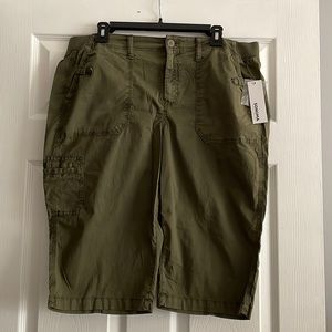 Sonoma Olive Cargo Shorts - 16W NWT